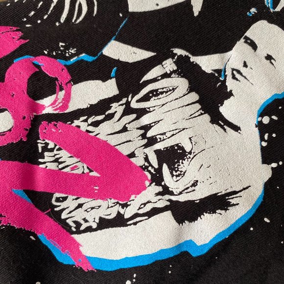 Blink-182 Chest Approx. 15.5'' Graphic Band Tee - Picture 5 of 10